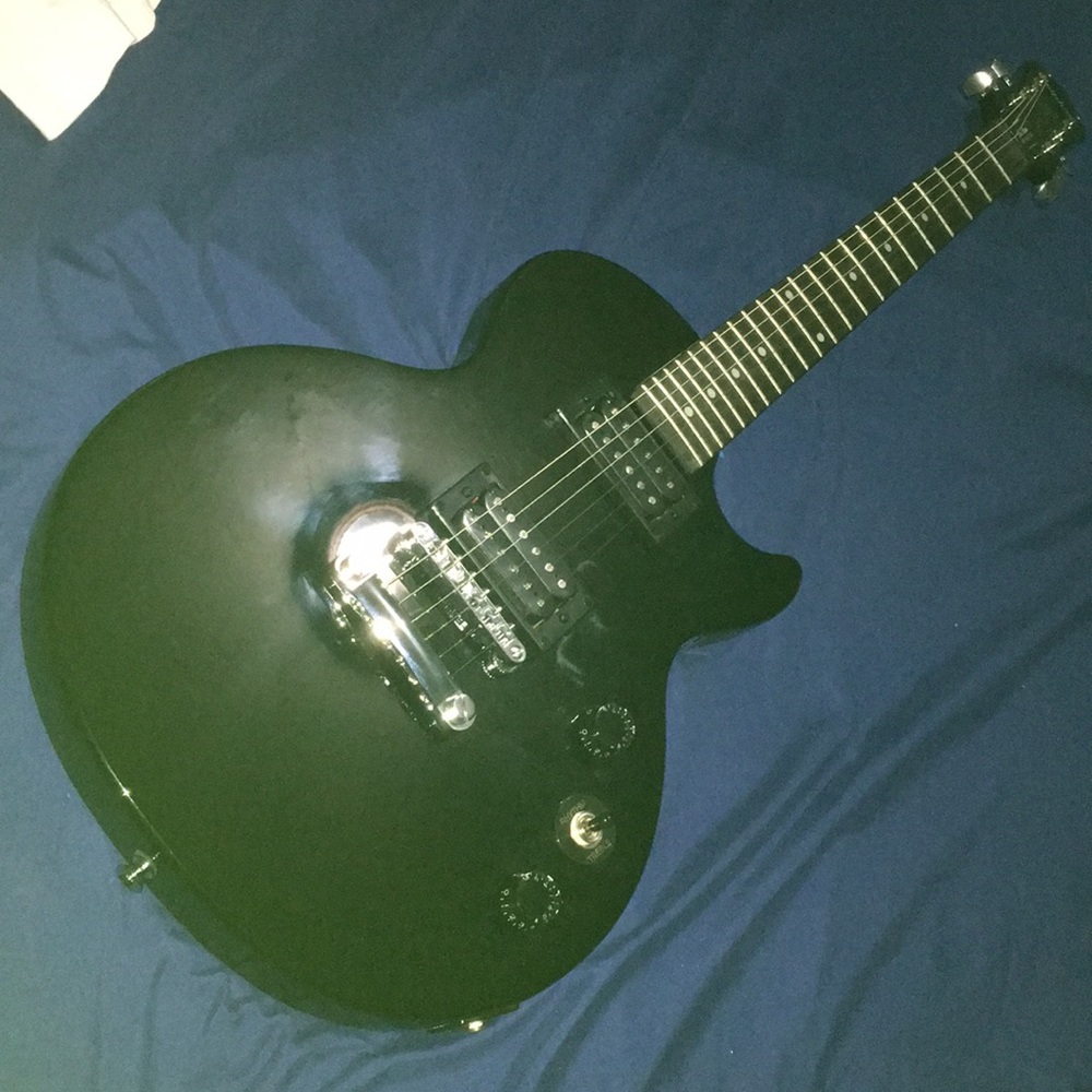 Electric guitar I used like 3 times